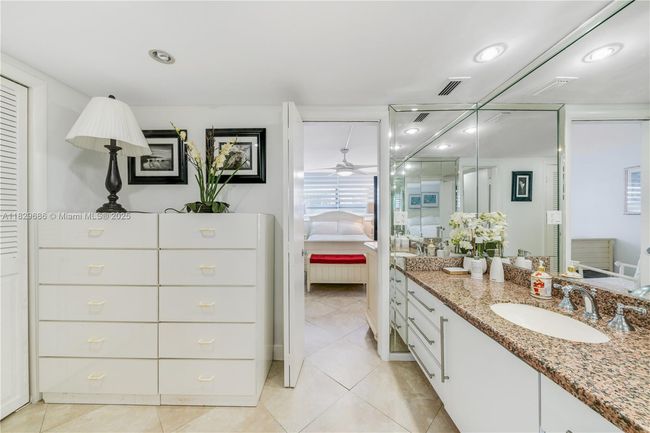 APT-5H - 609 Ocean Dr, Condo with 2 bedrooms, 2 bathrooms and null parking in Key Biscayne FL | Image 17