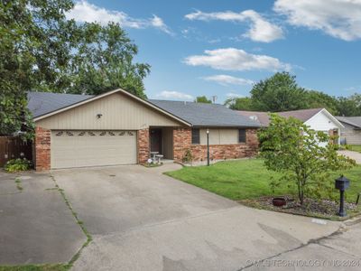 109 Magnolia Avenue, House other with 3 bedrooms, 2 bathrooms and null parking in Pryor OK | Image 2