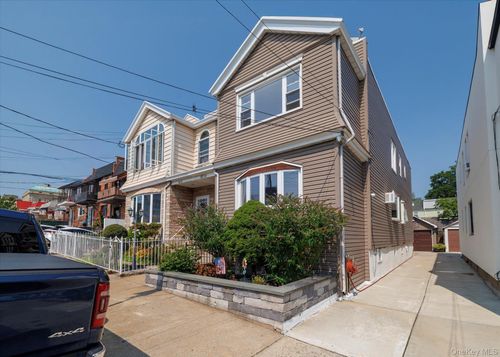 62 65th St, Middle Village, NY, 11379-1028 | Card Image