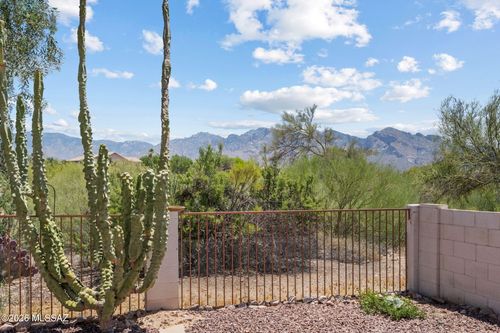 10990 N Double Eagle Ct, Oro Valley, AZ, 85737-8741 | Card Image
