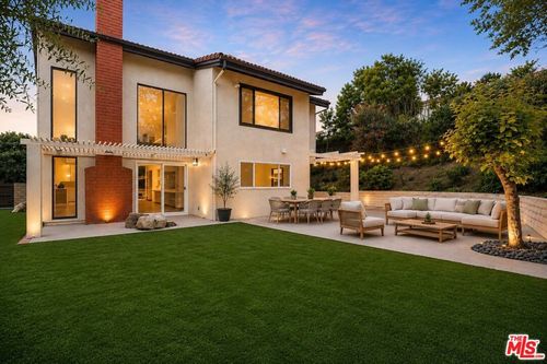 17265 Avenida De La Herradura, Pacific Palisades, CA, 90272-2004 | Card Image