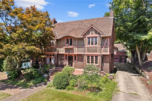 421 E Moody Ave, New Castle, PA, 16105-2428 | Card Image