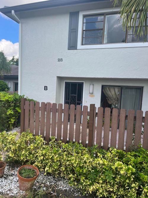 b-28 Southport Ln, Boynton Beach, FL, 33436-6435 | Card Image