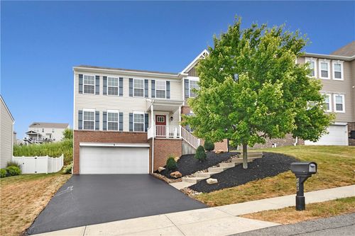 426 Patriot Dr, Carnegie, PA, 15106-5508 | Card Image