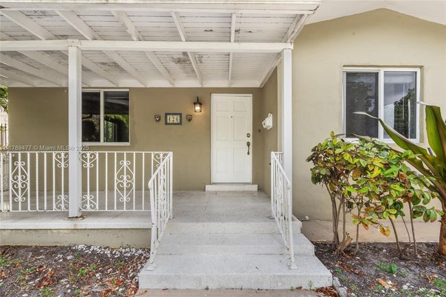 426 Sw 26 Th Rd, House other with 4 bedrooms, 3 bathrooms and null parking in Miami FL | Image 4
