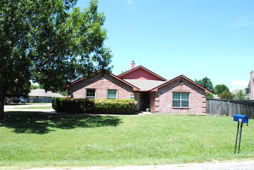 305 N Elm St, Lancaster, TX, 75146-2309 | Card Image