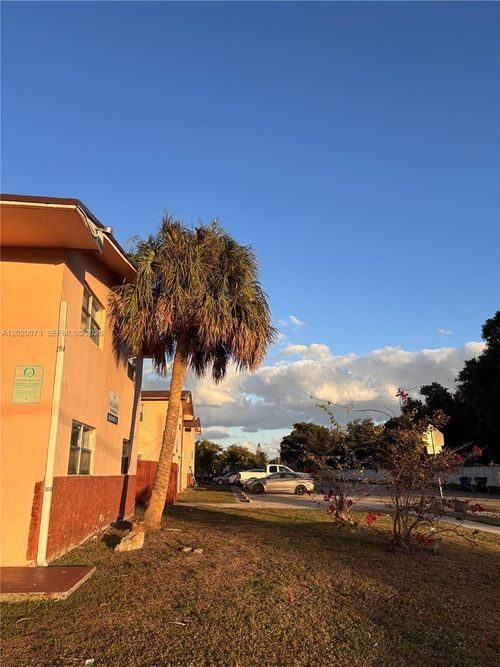 202c-7481 Sw 10th Ct, North Lauderdale, FL, 33068-2347 | Card Image