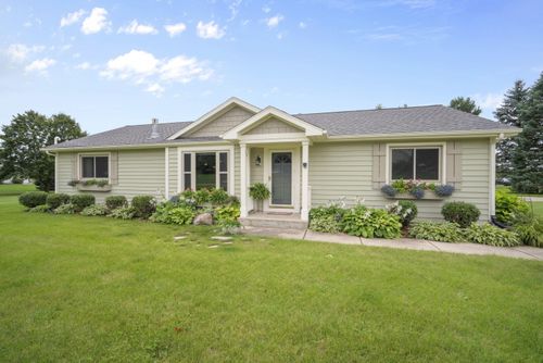 2574628 Wood Lilly Ln, Waukesha, WI, 53189-7771 | Card Image