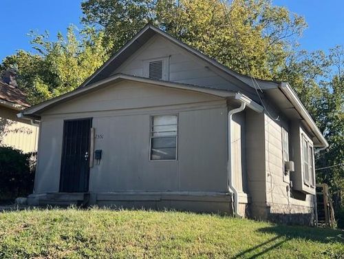 2551 Chelsea Ave, Kansas City, MO, 64127-4637 | Card Image