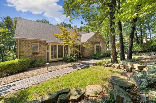 2832 E Hyland Park Rd, Fayetteville, AR, 72701-3817 | Card Image
