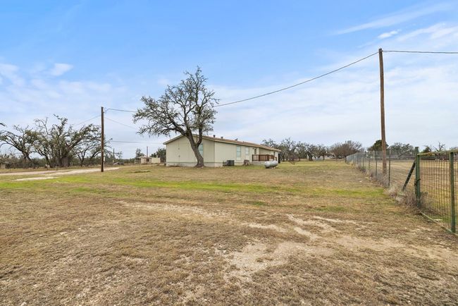 108 Gammenthaler Ln, House other with 3 bedrooms, 2 bathrooms and 1 parking in Harper TX | Image 20
