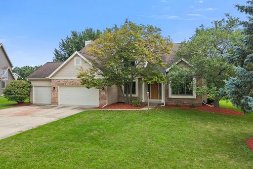2 Cranbrook Circle, MADISON, WI, 53719 | Card Image