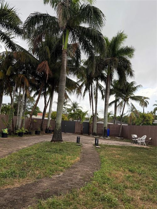 1817 Cleveland St, Hollywood, FL, 33020-3131 | Card Image