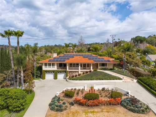2740 Los Alisos Dr, Fallbrook, CA, 92028-3708 | Card Image