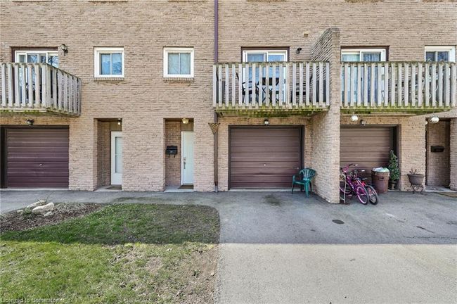 32 - 985 Limeridge Rd E, Townhouse with 3 bedrooms, 2 bathrooms and 2 parking in Hamilton ON | Image 4
