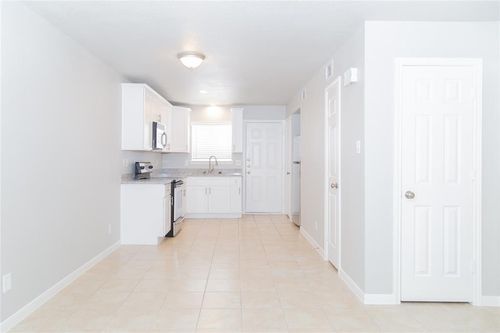 2010 N Travis St, Liberty, TX, 77575-3100 | Card Image
