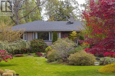 3331 Woodburn Ave, House other with 4 bedrooms, 3 bathrooms and 4 parking in Victoria BC | Image 2