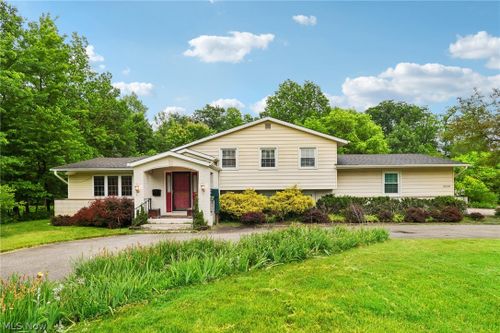 3819 Maplecrest Rd, Woodmere, OH, 44122-4415 | Card Image