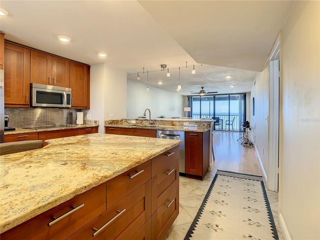 APT-516 - 18304 Gulf Blvd, Condo with 2 bedrooms, 2 bathrooms and null parking in REDINGTON SHORES FL | Image 4