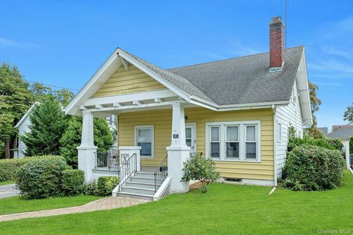 6 Clinton St, Valhalla, NY, 10595-1735 | Card Image