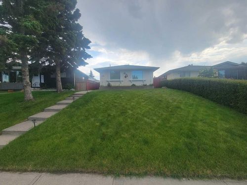 4031 Dovercrest Drive Se, Calgary, AB, T2B1Z6 | Card Image