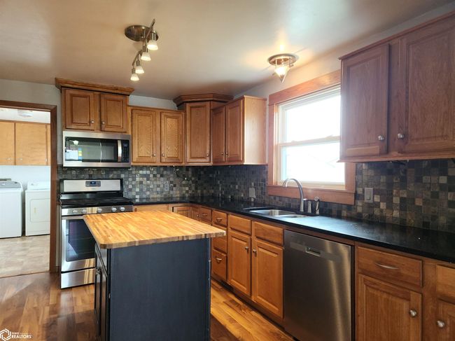 1128 Prince St, House other with 5 bedrooms, 4 bathrooms and null parking in Grinnell IA | Image 16