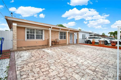 560 Nw 57th Ct, Miami, FL, 33126 | Card Image