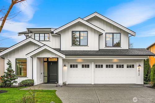 9812 Ne 31st St, Bellevue, WA, 98004-1836 | Card Image