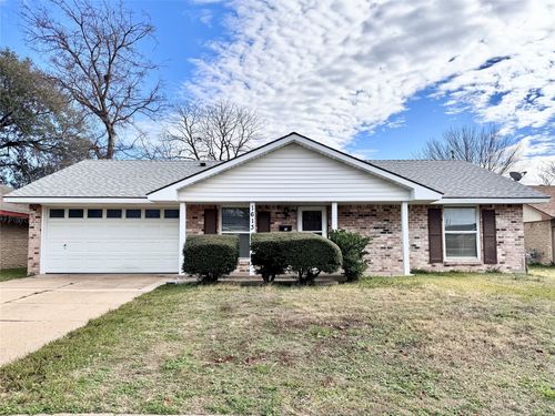 1613 Squire Ct, Grand Prairie, TX, 75051-4437 | Card Image