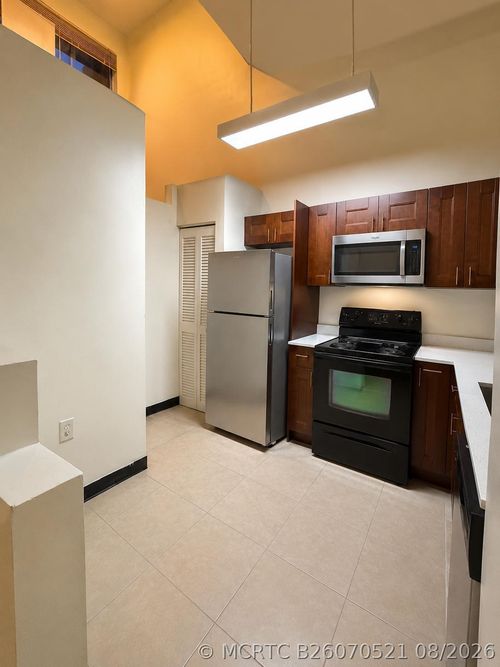 21202-21202 Glenmoor Dr, West Palm Beach, FL, 33409-2836 | Card Image