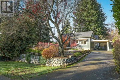 1055 4 Th St, House other with 3 bedrooms, 3 bathrooms and 1 parking in Courtenay BC | Image 1