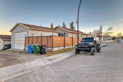 231 Shawglen Rd Sw, House other with 4 bedrooms, 2 bathrooms and 10 parking in Calgary AB | Image 3