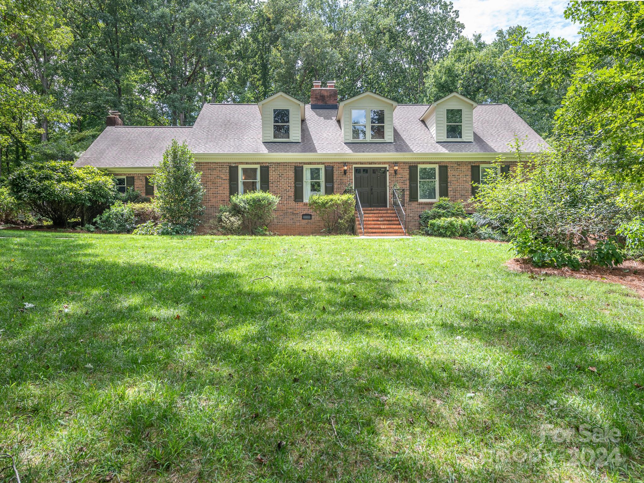 Camelot Dr, Charlotte, NC 28270