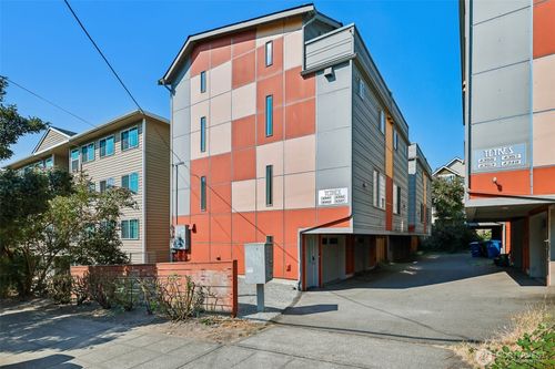 4341 8th Ave Ne, Seattle, WA, 98105-4704 | Card Image