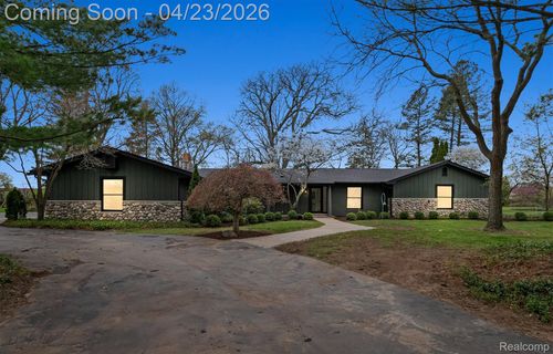 6800 Crestway Dr, Bloomfield Hills, MI, 48301-2809 | Card Image