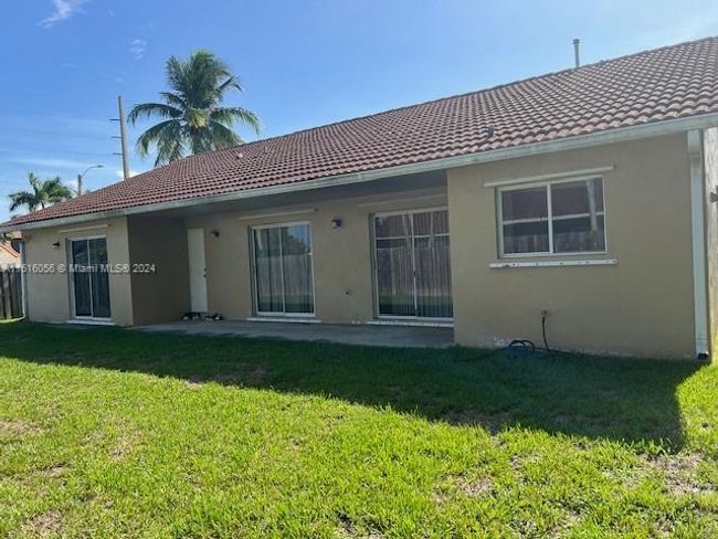 15121 Sw 148th Ave, House other with 3 bedrooms, 2 bathrooms and null parking in Miami FL | Image 6
