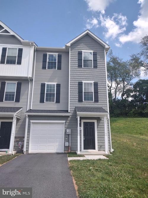 103-261 Holstein Dr, HANOVER, PA, 17331-8046 | Card Image