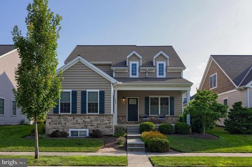 667 Chiswell Pl, Lancaster, PA, 17601-8811 | Card Image