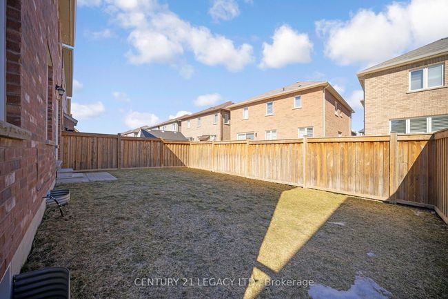 33 Callandar Rd, House other with 4 bedrooms, 3 bathrooms and 4 parking in Brampton ON | Image 43