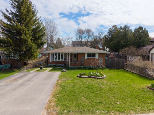 67 East St, Collingwood, ON, L9Y3W7 | Card Image