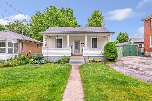 22 Maple Ridge Rd, Cambridge, ON, N1R2G2 | Card Image