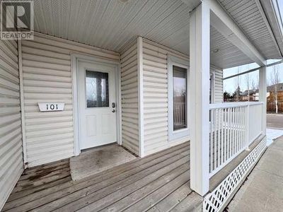 4727 20 St, Townhouse with 4 bedrooms, 2 bathrooms and 2 parking in Lloydminster SK | Image 3