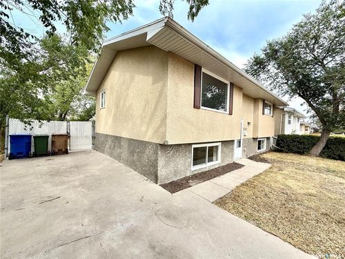 7332 Bowman Ave, Regina, SK, S4T6K8 | Card Image