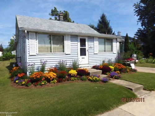 831 E Guthrie Ave, Madison Heights, MI, 48071-4313 | Card Image