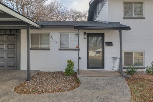 2404 Piccadilly Cir, Moore, OK, 73160-1152 | Card Image