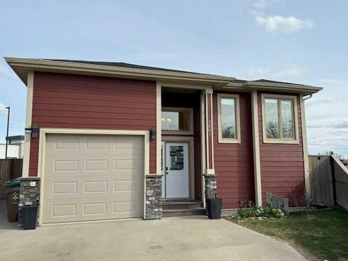 5001 41 Street, Home with 4 bedrooms, 2 bathrooms and 3 parking in Taber AB | Card Image