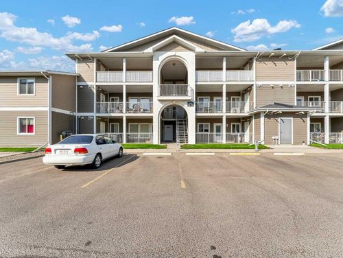 349 Pointe Southlands Se, Medicine Hat, AB, T1B0M5 | Card Image