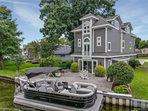 2182 Park Cir, Keego Harbor, MI, 48320-1220 | Card Image