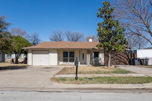 2111 Pennington Dr, Arlington, TX, 76014-3511 | Card Image