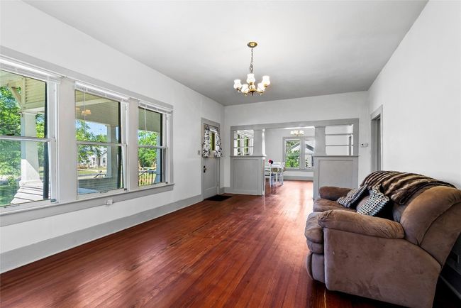 1115 N Avenue C, House other with 2 bedrooms, 1 bathrooms and 2 parking in Elgin TX | Image 7